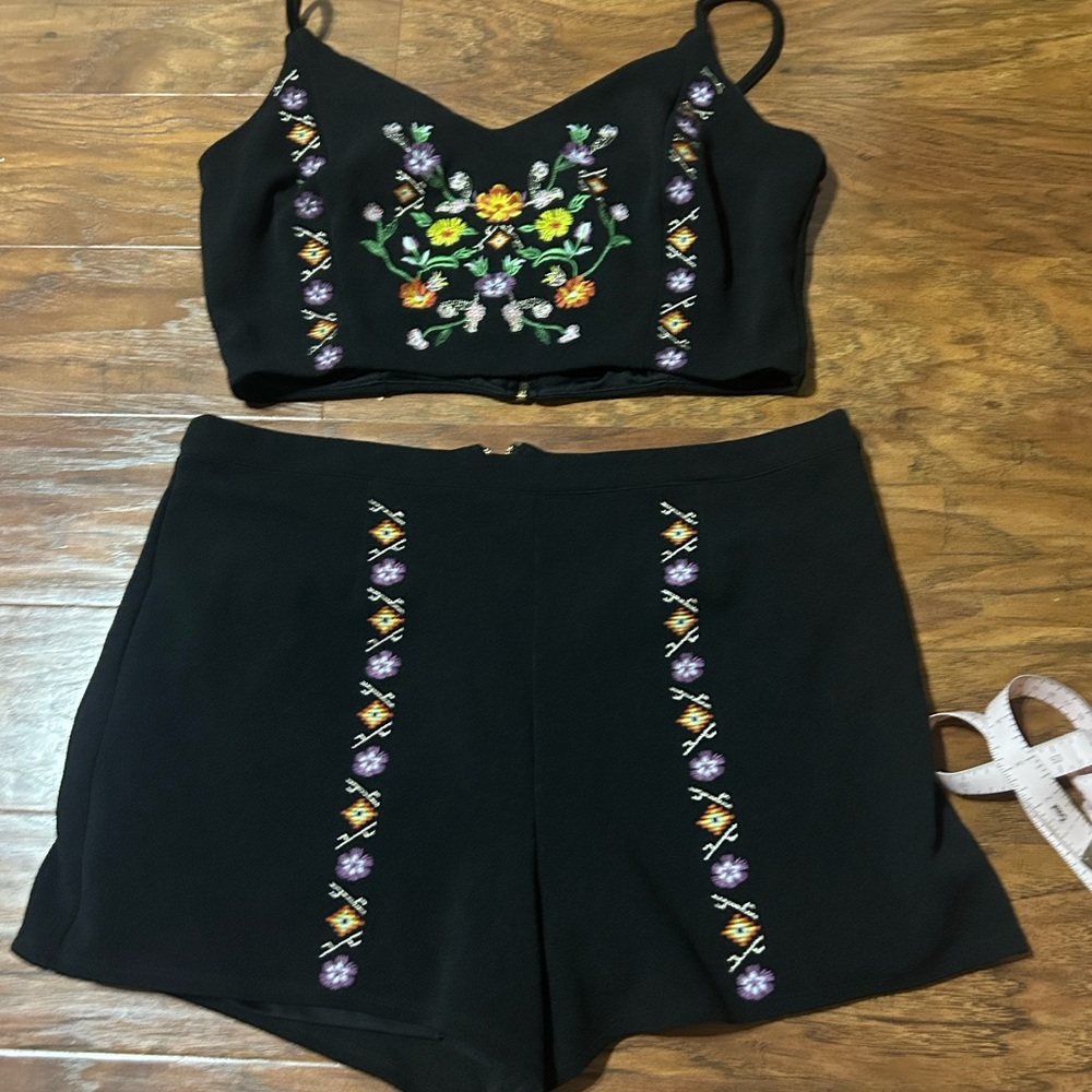 Eyeshadow Black Floral Embroidered Women Shorts